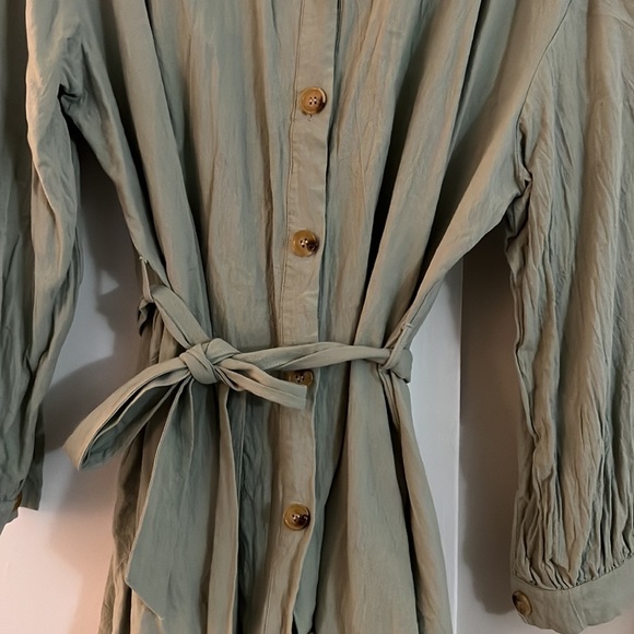 Over size button up dress with tie - Picture 4 of 4